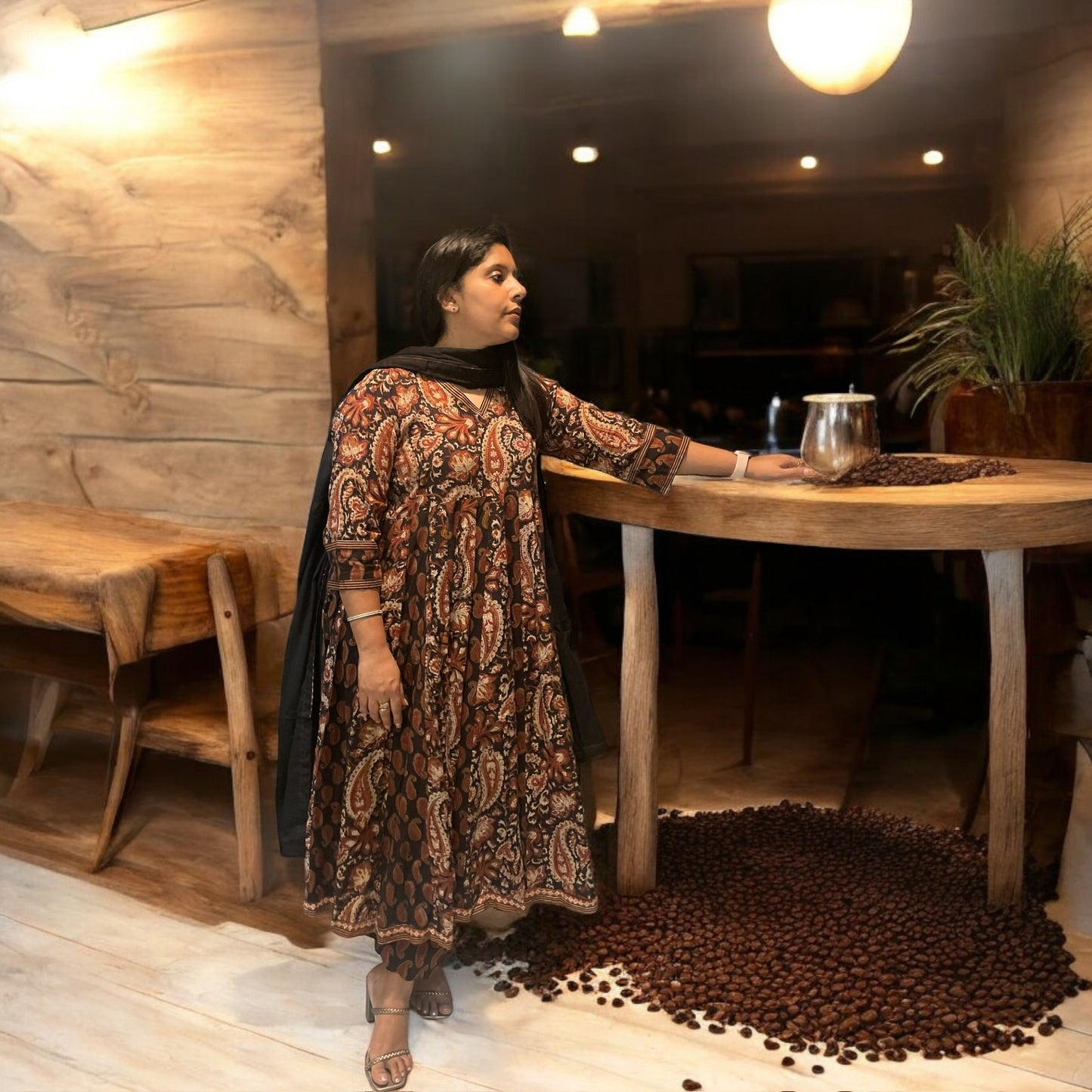 32 Kali Anarkali